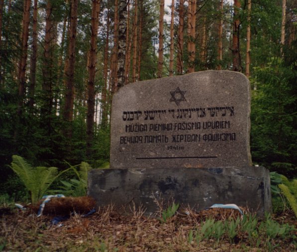 Memorial to Jews at Pogulanka
